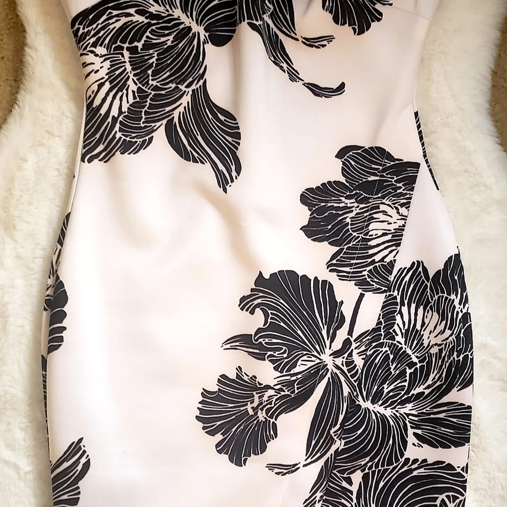 New women's sleeveless dress